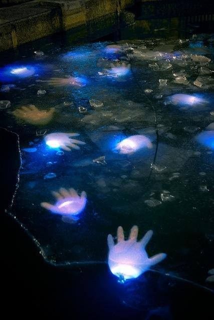 20 Cool Glow Stick Ideas | Glow Stick Floating Hands